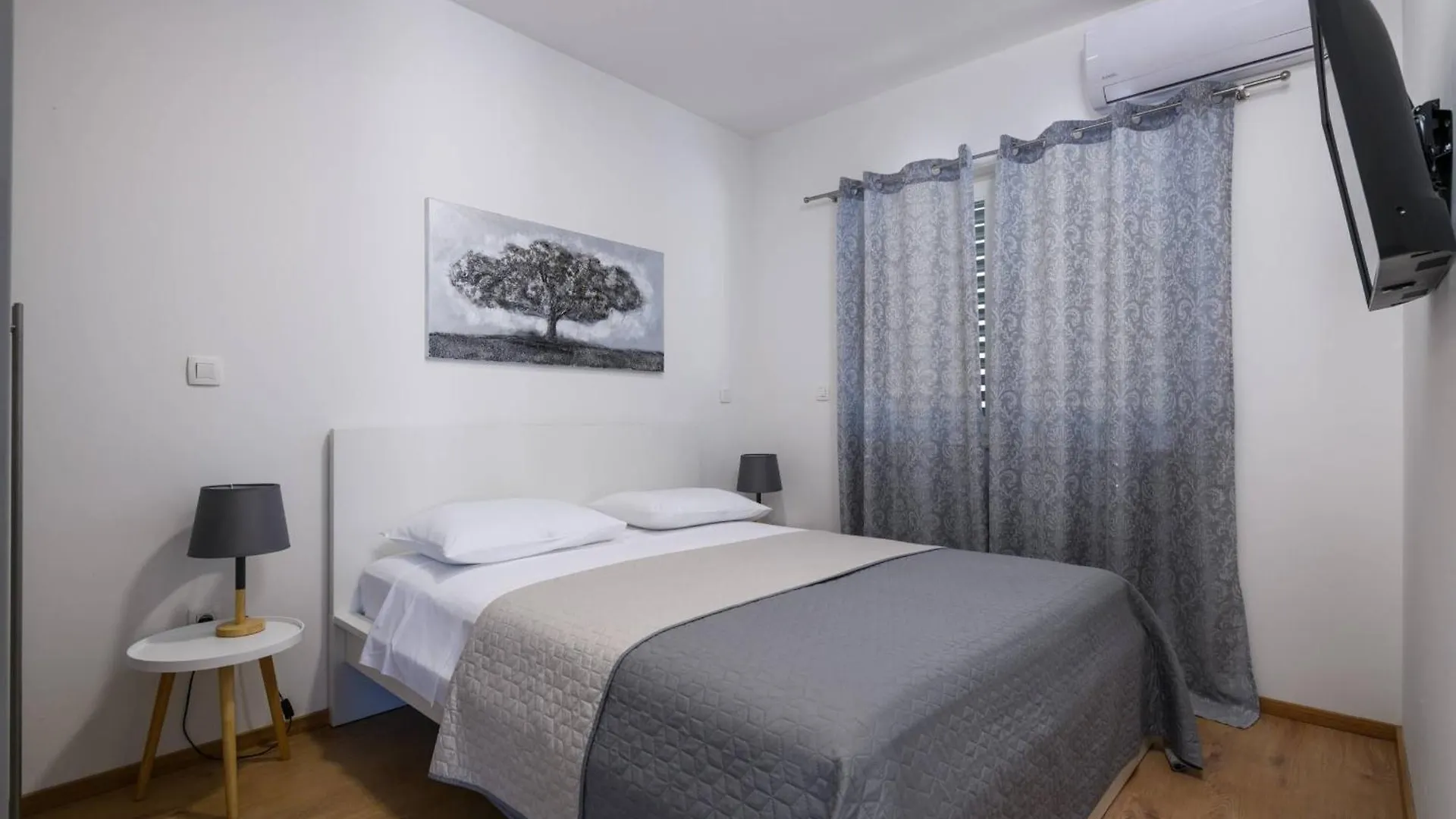 Wohnung In Kastanjer Mit Gemeinschaftlichem Parkplatz Pula Apartment