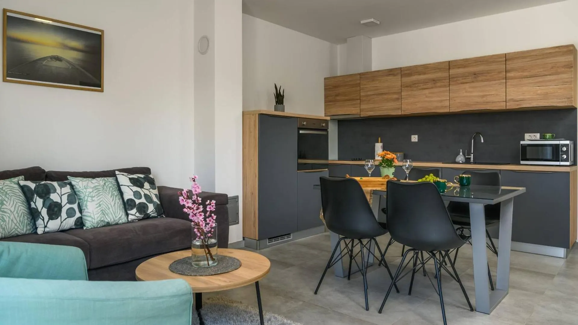 Apartment Wohnung In Kastanjer Mit Gemeinschaftlichem Parkplatz Pula Croatia