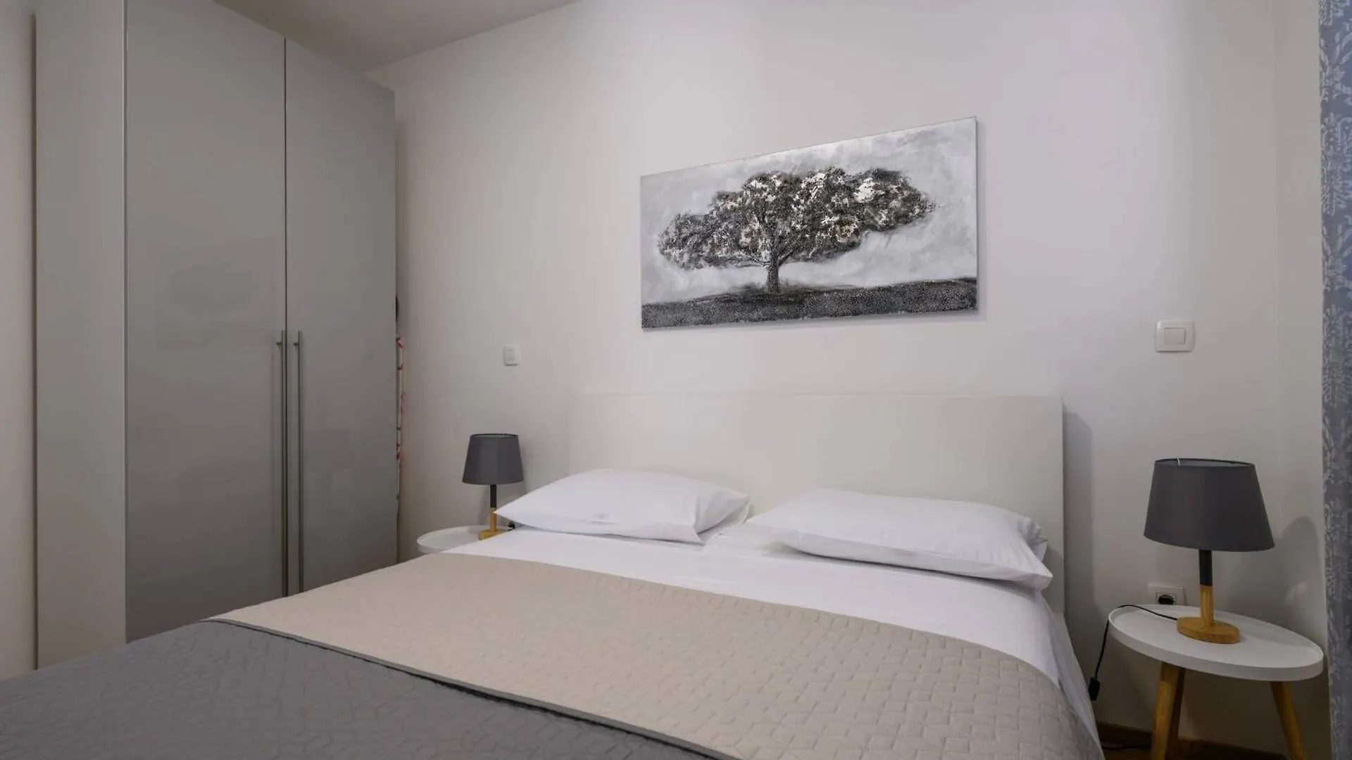 Wohnung In Kastanjer Mit Gemeinschaftlichem Parkplatz Pula Croatia
